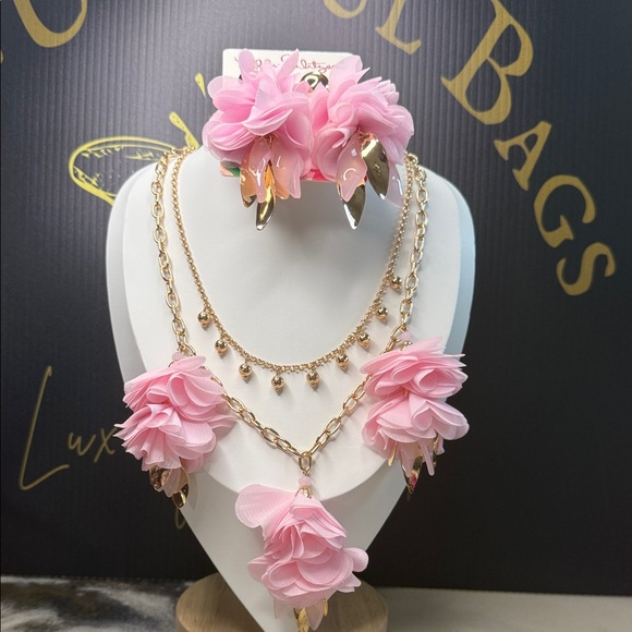 Lilly Pulitzer Jewelry - Lilly Pulitzer Pink and Gold Floral Jewelry Set
